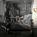 Roppolo, a fuoco un capannone in piena notte