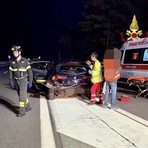 Auto in contromano sulla Super, incidente in serata con 4 persone ferite