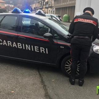Lunedì di incidenti nel Biellese: scontro moto-monopattino, tamponamenti e un’auto fuori strada (foto di repertorio)