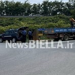 Vigliano, incidente in rotonda: lievi ferite per un ciclista (foto di Mauro Benedetti per newsbiella.it) Vigliano, incidente in rotonda: lievi ferite per un ciclista (foto di Mauro Benedetti per newsbiella.it)
