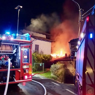 Vigili del Fuoco in azione a Crevacuore per l'incendio ad un tetto di casa (foto di repertorio) Vigili del Fuoco in azione a Crevacuore per l'incendio ad un tetto di casa (foto di repertorio)