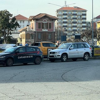 Sinistro stradale in Piazza Adua a Biella, traffico rallentato