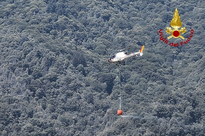 Nuovo fronte di fuoco in località Alpe La Res. Proseguono le operazioni Nuovo fronte di fuoco in località Alpe La Res. Proseguono le operazioni