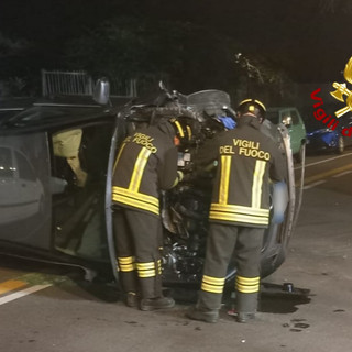 Dal Nord Ovest – Auto si ribalta nella notte, una persona in ospedale Dal Nord Ovest – Auto si ribalta nella notte, una persona in ospedale