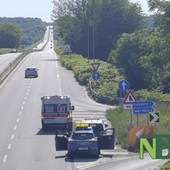 Auto nella boscaglia, persona alla guida soccorsa in Superstrada (foto di Mattia Baù per newsbiella.it)
