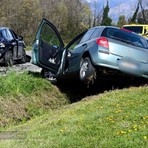 Cerrione, violento scontro tra mezzi: tre persone in ospedale (foto di Mattia Baù per newsbiella.it) Cerrione, violento scontro tra mezzi: tre persone in ospedale (foto di Mattia Baù per newsbiella.it)