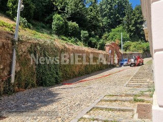 Biella, incendio all'Orto del Piazzo: Vigili del Fuoco al lavoro Biella, incendio all'Orto del Piazzo: Vigili del Fuoco al lavoro