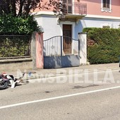Scontro auto-moto a Candelo, un giovane in ospedale FOTO Scontro auto-moto a Candelo, un giovane in ospedale FOTO