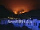 L’alta Valsessera nella morsa del fuoco, un’altra notte di paura tra fiamme e fumo FOTO L’alta Valsessera nella morsa del fuoco, un’altra notte di paura tra fiamme e fumo FOTO