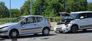 Biella, violento scontro tra auto alla rotonda dell’ospedale (foto di Giacomo Chiarini per newsbiella.it)