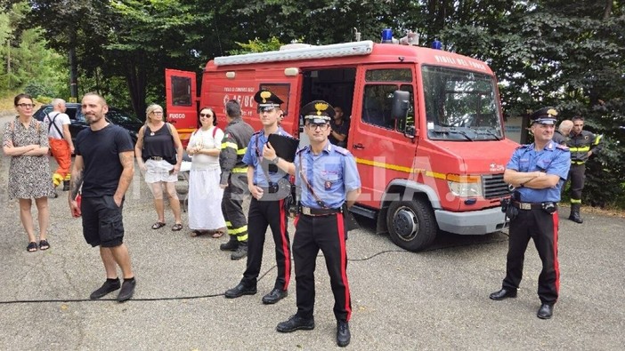 Valsessera, l’incendio raggiunge alcune strutture: preallertati alcuni residenti Valsessera, l’incendio raggiunge alcune strutture: preallertati alcuni residenti