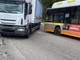 Code e rallentamenti al traffico a Valdilana per uno scontro tra pullman e camion FOTO