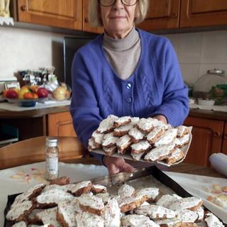 La tavola dei defunti: quando le anime tornano a casa, nella foto Papassinos preparati da Sardi di Biella