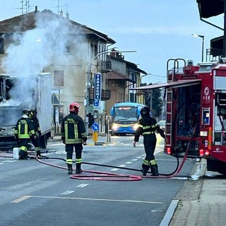 Incendio di un furgone a Sandigliano: intervento in corso - Foto D'Agostino