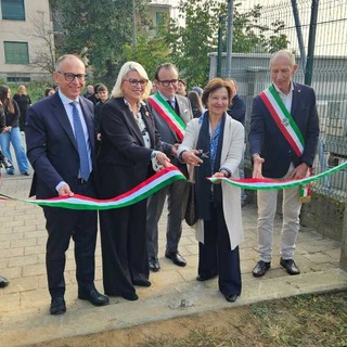 A Cerrione si inaugura il campetto dedicato a Lella Lombardi, premiati anche gli studenti più meritevoli FOTO