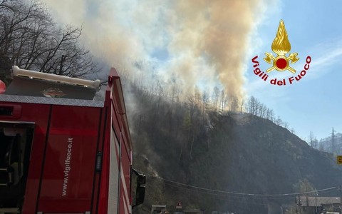 Dal Nord Ovest - Incendio in Alta Valsesia, continua la battaglia contro il fuoco FOTO