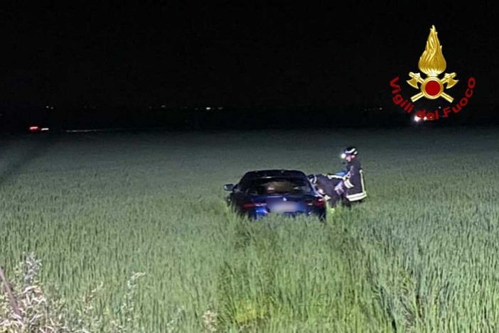Dal Nord Ovest – Auto finisce nella risaia in piena notte Dal Nord Ovest – Auto finisce nella risaia in piena notte