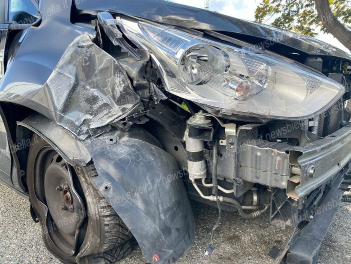 Villanova Biellese, perde il controllo dell'auto in rotonda e finisce fuori strada (foto di repertorio) Villanova Biellese, perde il controllo dell'auto in rotonda e finisce fuori strada (foto di repertorio)