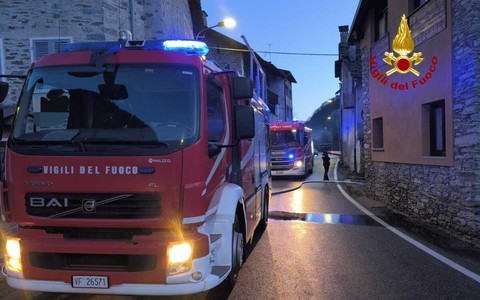 A Scopa fiamme in un'abitazione, Vigili del Fuoco in azione FOTO e VIDEO