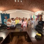 Il sindaco Cristina Vazzoler, la presidente dell'Auser Fausta Gallo e gli iscritti al corso (foto dal sito web del comune di Vigliano Biellese) Il sindaco Cristina Vazzoler, la presidente dell'Auser Fausta Gallo e gli iscritti al corso (foto dal sito web del comune di Vigliano Biellese)