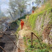 Incendio in Valsessera, il fuoco raggiunge alcune strade: in campo le squadre AIB Incendio in Valsessera, il fuoco raggiunge alcune strade: in campo le squadre AIB