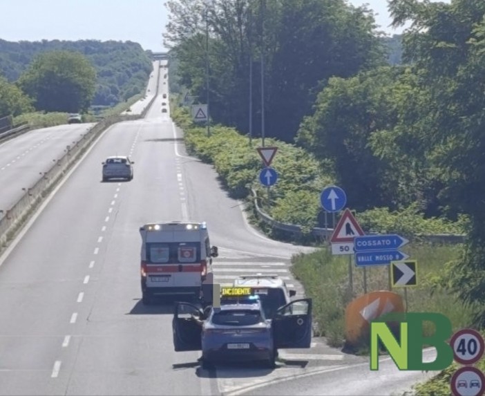 Auto nella boscaglia, persona alla guida soccorsa in Superstrada (foto di Mattia Baù per newsbiella.it) Auto nella boscaglia, persona alla guida soccorsa in Superstrada (foto di Mattia Baù per newsbiella.it)