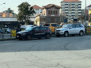 Sinistro stradale in Piazza Adua a Biella, traffico rallentato Sinistro stradale in Piazza Adua a Biella, traffico rallentato