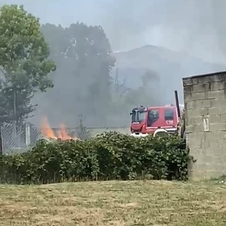 Camburzano: Imponente incendio sulla via provinciale