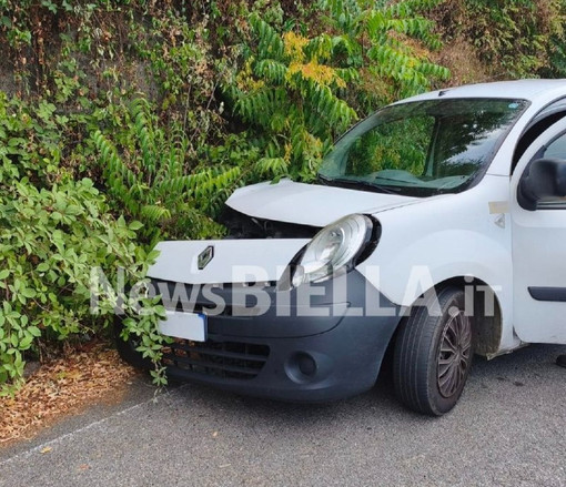 Biella, finisce a lato della strada: danni ad un’auto Biella, finisce a lato della strada: danni ad un’auto