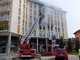 Vigliano, domato l’incendio al condominio vicino al Municipio: 7 persone intossicate (servizio di Mattia Baù per newsbiella.it)