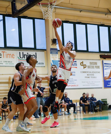 Basket, vittoria netta per la Zeta Esse Ti Biella: 98-65 a Torino Basket, vittoria netta per la Zeta Esse Ti Biella: 98-65 a Torino