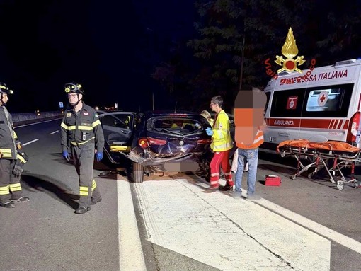 Auto in contromano sulla Super, incidente in serata con 4 persone ferite