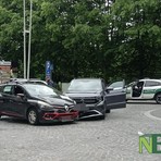 Biella, schianto in rotonda tra due auto