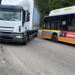 Code e rallentamenti al traffico a Valdilana per un scontro tra pullman e camion FOTO