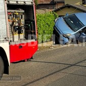 Valdengo, auto fuori strada contro una recinzione FOTO e VIDEO Mauro benedetti per newsbiella.it
