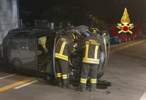 Dal Nord Ovest – Auto si ribalta nella notte, una persona in ospedale