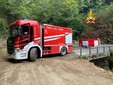 Incendio sul Monte Barone, forte ripresa: 30 lanci dell’elicottero
