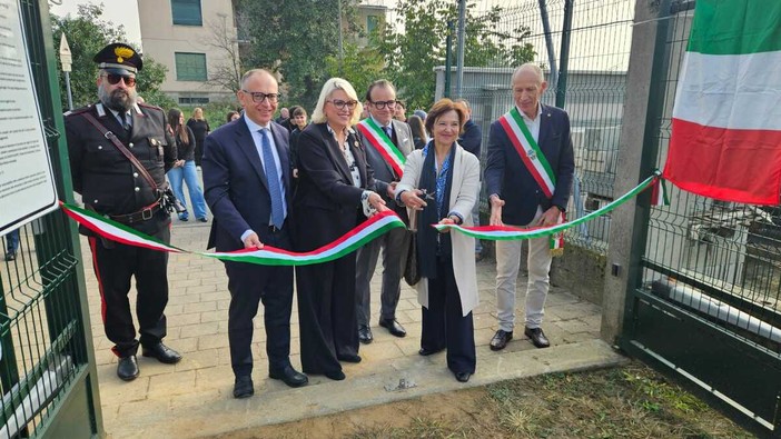 A Cerrione si inaugura il campetto dedicato a Lella Lombardi, premiati anche gli studenti più meritevoli FOTO A Cerrione si inaugura il campetto dedicato a Lella Lombardi, premiati anche gli studenti più meritevoli FOTO