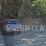 Biella, auto finisce contro un palo della luce: lunghe code in via Cernaia e via Carso FOTO Biella, auto finisce contro un palo della luce: lunghe code in via Cernaia e via Carso FOTO