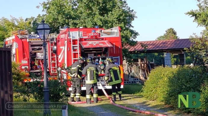 Fiamme da una stanza, scatta l’allarme a Sandigliano ma i Vigili del Fuoco evitano il peggio (servizio di Mattia Baù per newsbiella.it) Fiamme da una stanza, scatta l’allarme a Sandigliano ma i Vigili del Fuoco evitano il peggio (servizio di Mattia Baù per newsbiella.it)