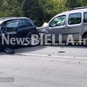 Scontro tra due auto sulla Settimo Vittone, chiusa la strada per Ivrea (foto di Mattia Baù per newsbiella.it) Scontro tra due auto sulla Settimo Vittone, chiusa la strada per Ivrea (foto di Mattia Baù per newsbiella.it)