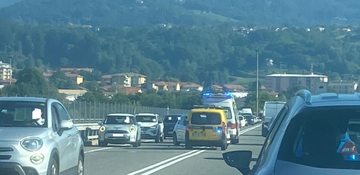 Uomo a piedi sul ponte della Tangenziale, gli automobilisti allertano i Carabinieri, foto archivio