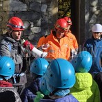 Studenti biellesi nella miniera di Kreas, con il geologo Stefano Maffeo Studenti biellesi nella miniera di Kreas, con il geologo Stefano Maffeo