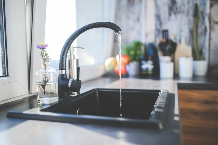 Acqua, a Tollegno l’ordinanza del sindaco: “Uso di quella potabile solo per le necessità essenziali” (foto di repertorio)