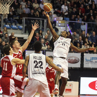 Basket - Migliore in campo uno strepitoso Hollis FOTOGALLERY Basket - Migliore in campo uno strepitoso Hollis FOTOGALLERY
