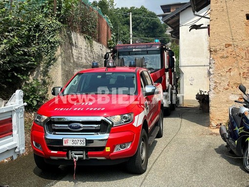 Muzzano, legnaia a fuoco, fiamme domate dai Vigili del Fuoco FOTO Massimo Giacobbe per newsbiella.it Muzzano, legnaia a fuoco, fiamme domate dai Vigili del Fuoco FOTO Massimo Giacobbe per newsbiella.it