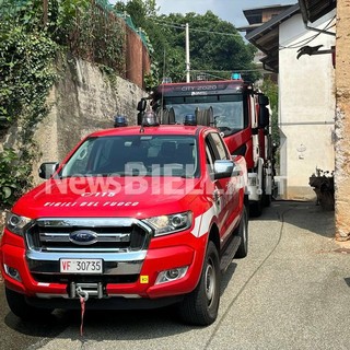 Muzzano, legnaia a fuoco, fiamme domate dai Vigili del Fuoco FOTO Massimo Giacobbe per newsbiella.it Muzzano, legnaia a fuoco, fiamme domate dai Vigili del Fuoco FOTO Massimo Giacobbe per newsbiella.it