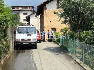 Muzzano, legnaia a fuoco, fiamme domate dai Vigili del Fuoco FOTO Massimo Giacobbe per newsbiella.it