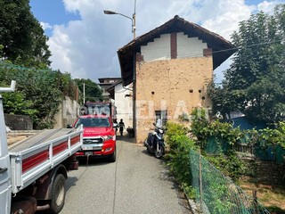 Muzzano, legnaia a fuoco, fiamme domate dai Vigili del Fuoco FOTO Massimo Giacobbe per newsbiella.it