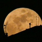 Luna piena nei cieli di Biella, gli scatti suggestivi di Paolo Rosazza Pela